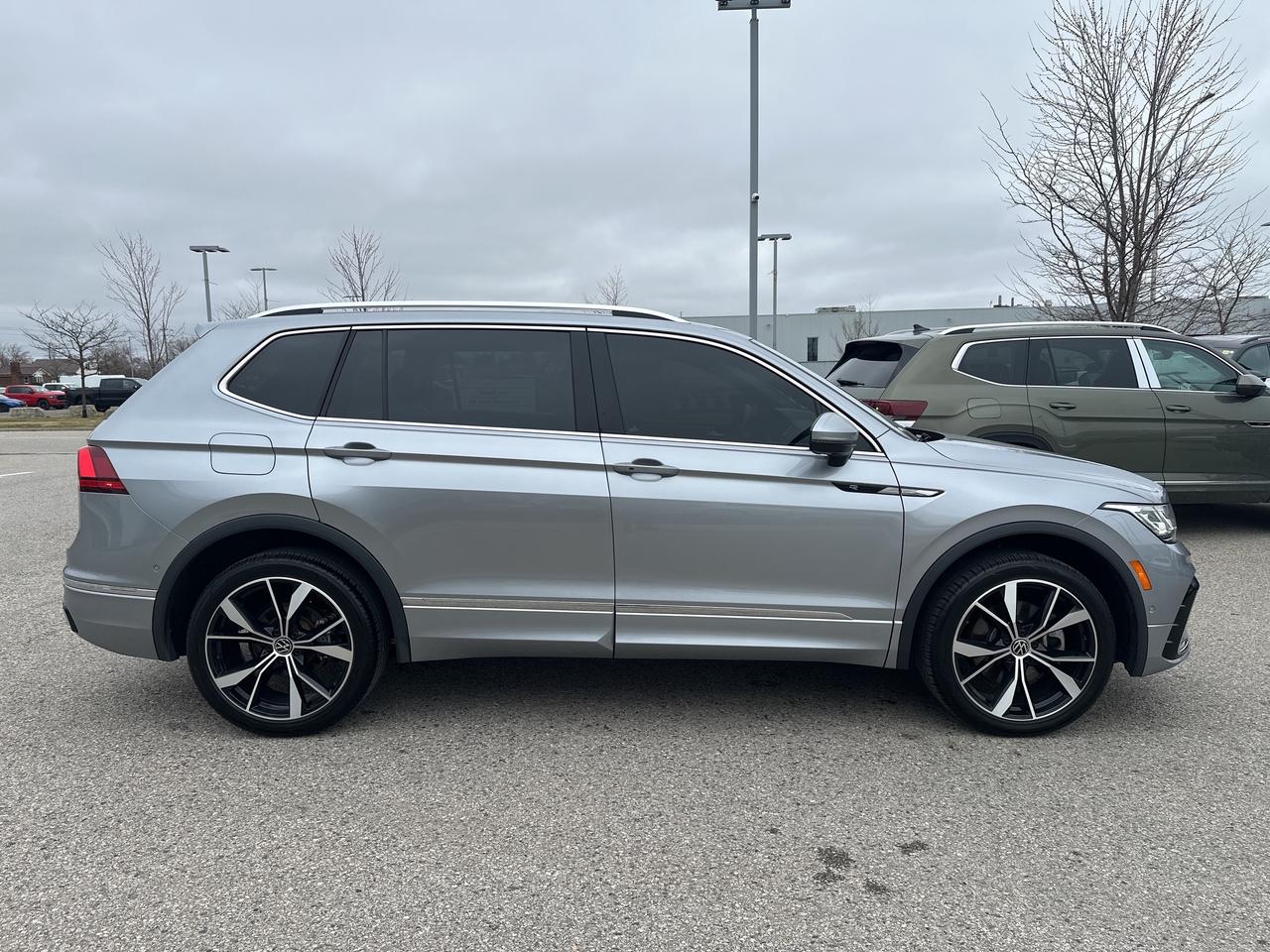 2024 Volkswagen Tiguan HIGHLINE R-LINE 4MOTION Photo