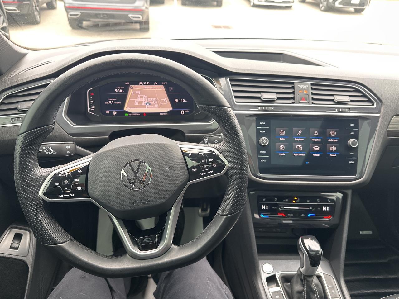 2024 Volkswagen Tiguan HIGHLINE R-LINE 4MOTION Photo