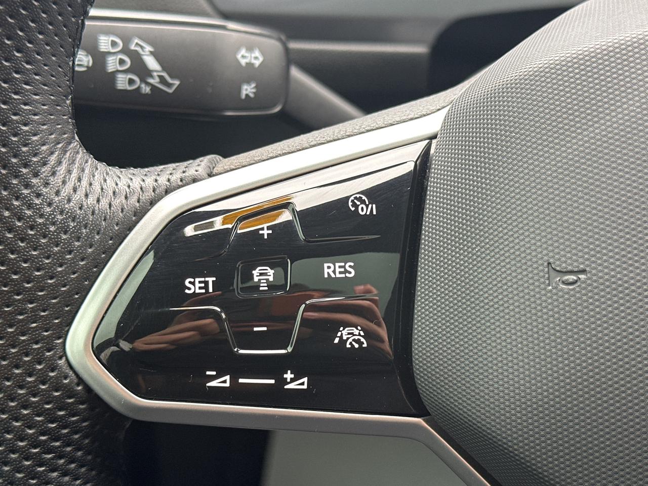 2024 Volkswagen Tiguan HIGHLINE R-LINE 4MOTION Photo