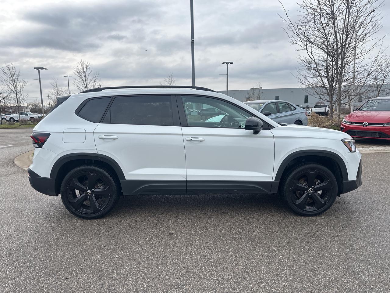 2025 Volkswagen Taos Comfortline Black Edition 4MOTION Photo4