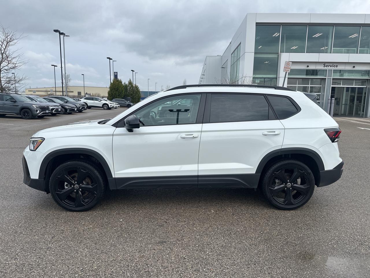 2025 Volkswagen Taos Comfortline Black Edition 4MOTION Photo