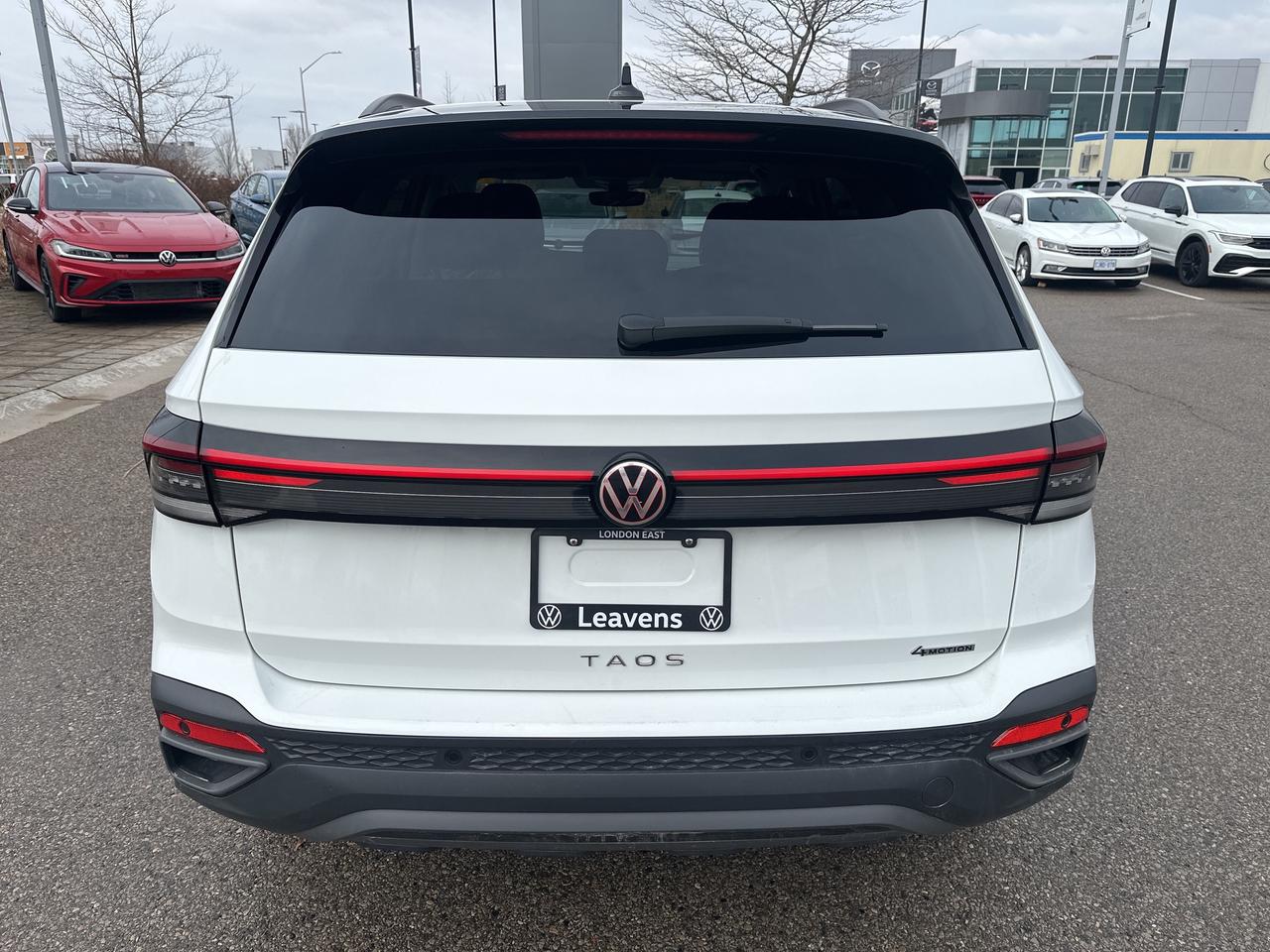 2025 Volkswagen Taos Comfortline Black Edition 4MOTION Photo
