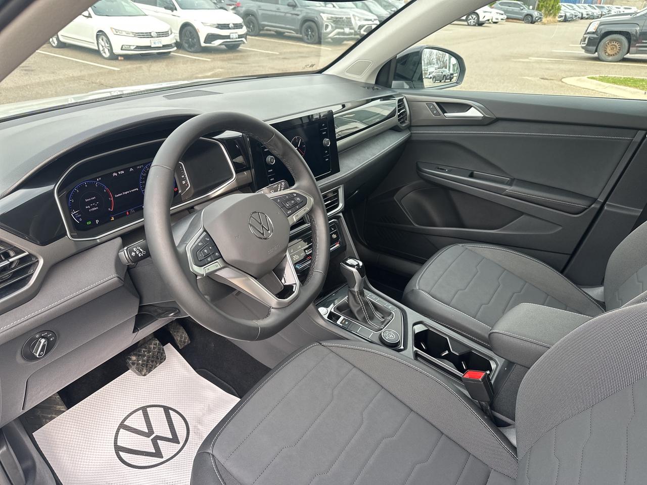 2025 Volkswagen Taos Comfortline Black Edition 4MOTION Photo