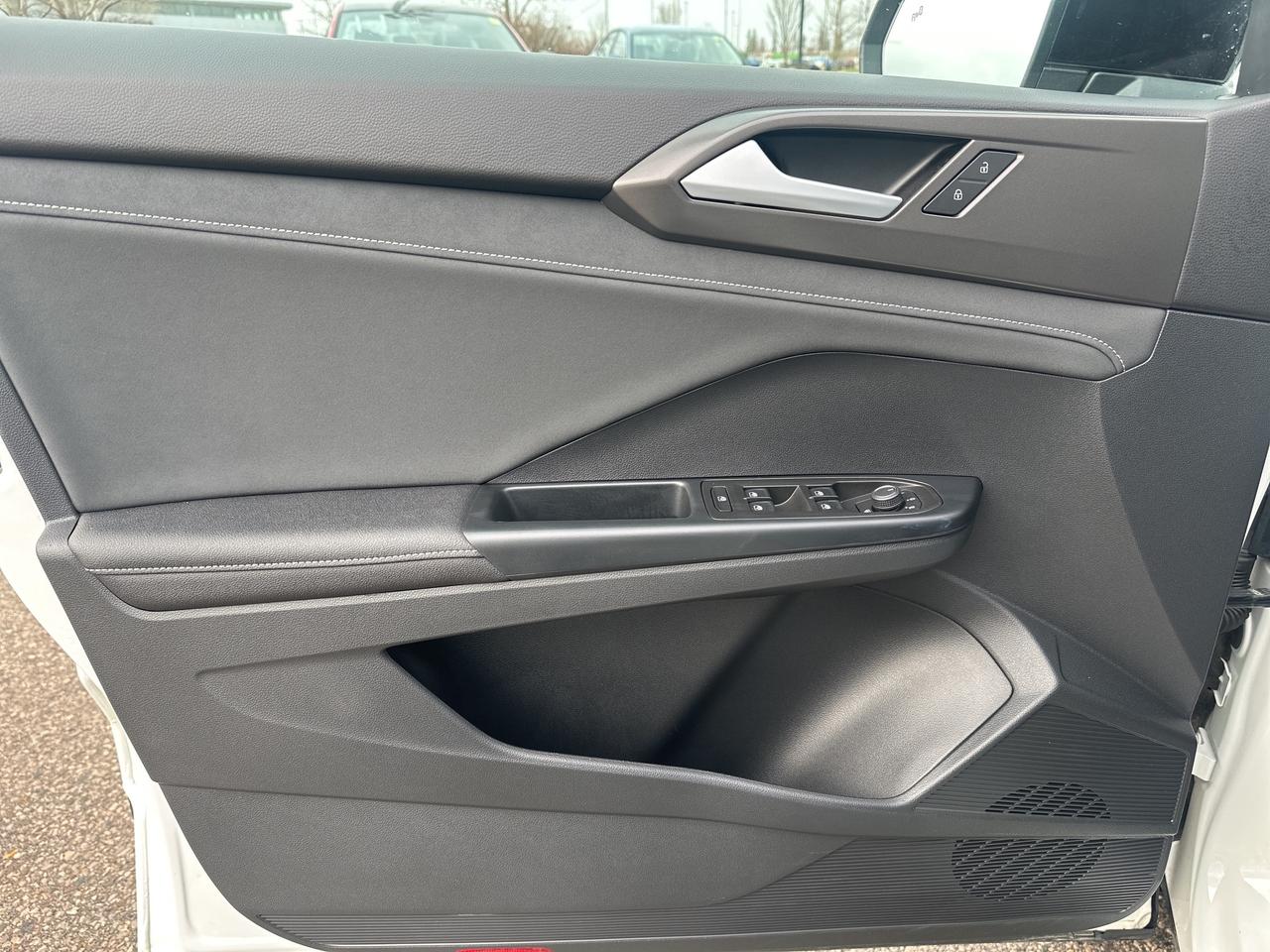 2025 Volkswagen Taos Comfortline Black Edition 4MOTION Photo