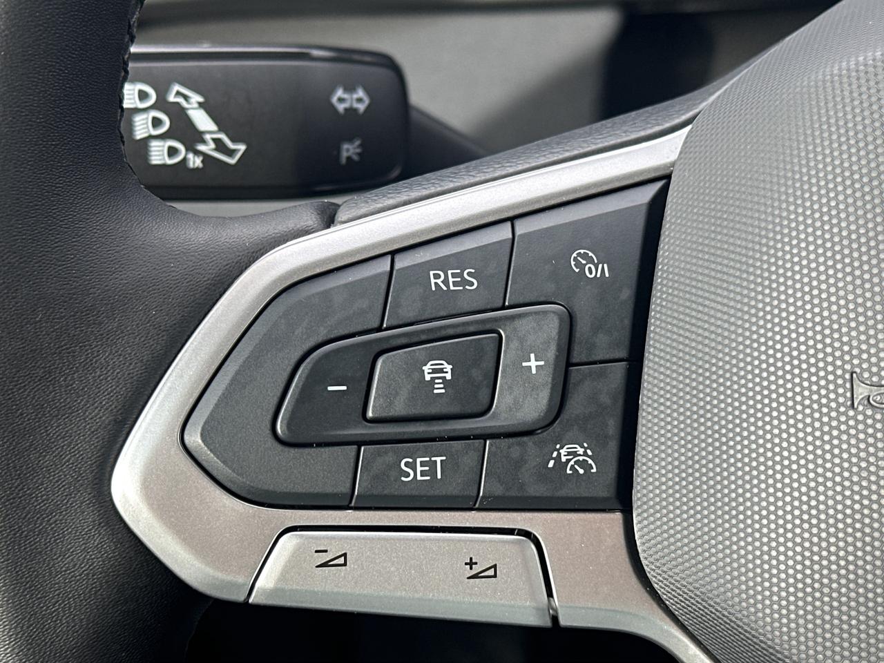 2025 Volkswagen Taos Comfortline Black Edition 4MOTION Photo