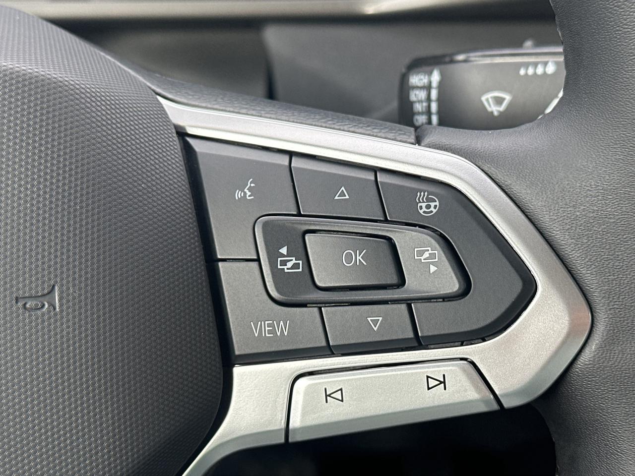 2025 Volkswagen Taos Comfortline Black Edition 4MOTION Photo