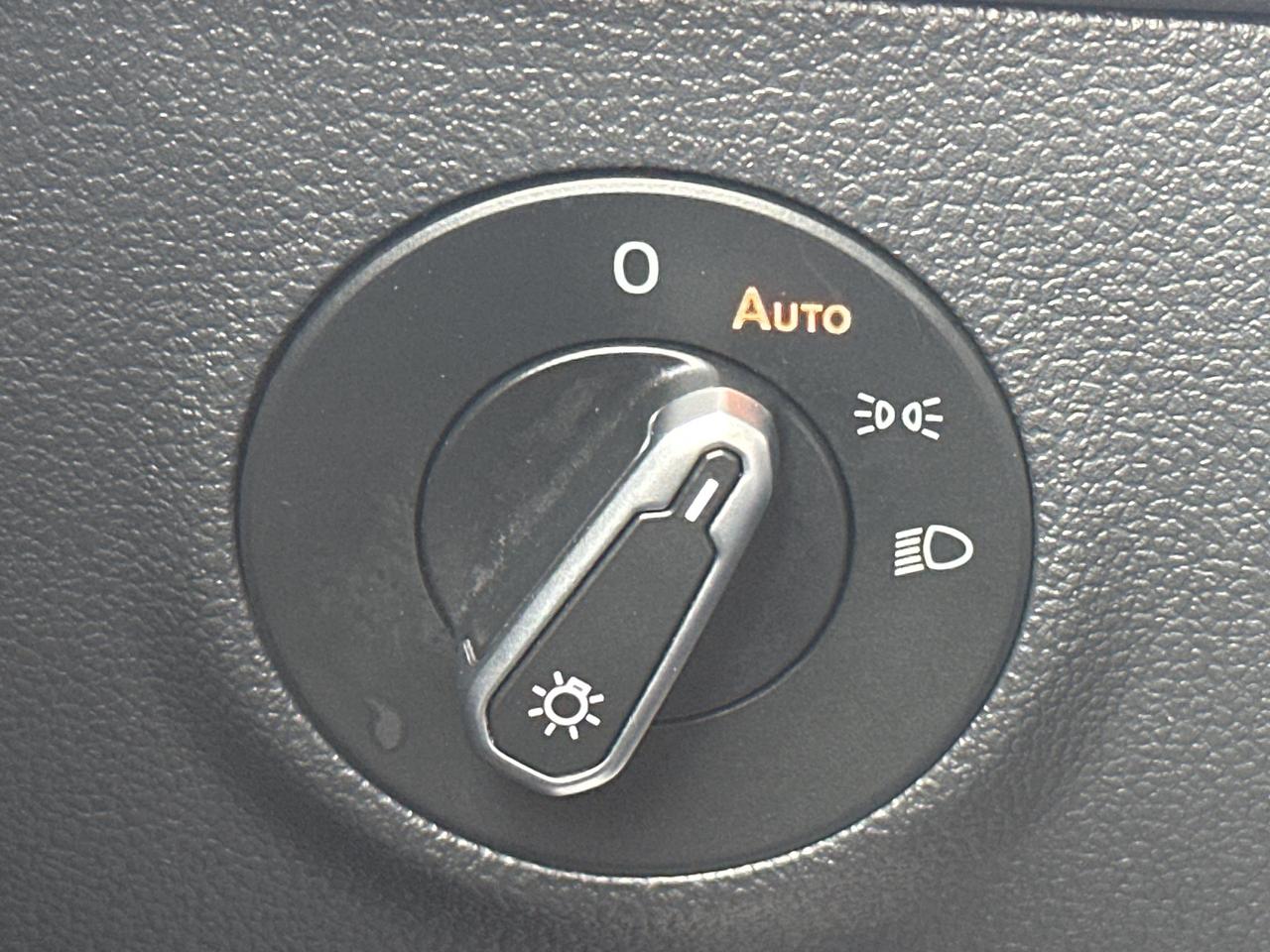 2025 Volkswagen Taos Comfortline Black Edition 4MOTION Photo