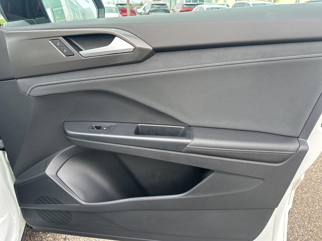 2025 Volkswagen Taos Comfortline Black Edition 4MOTION Photo