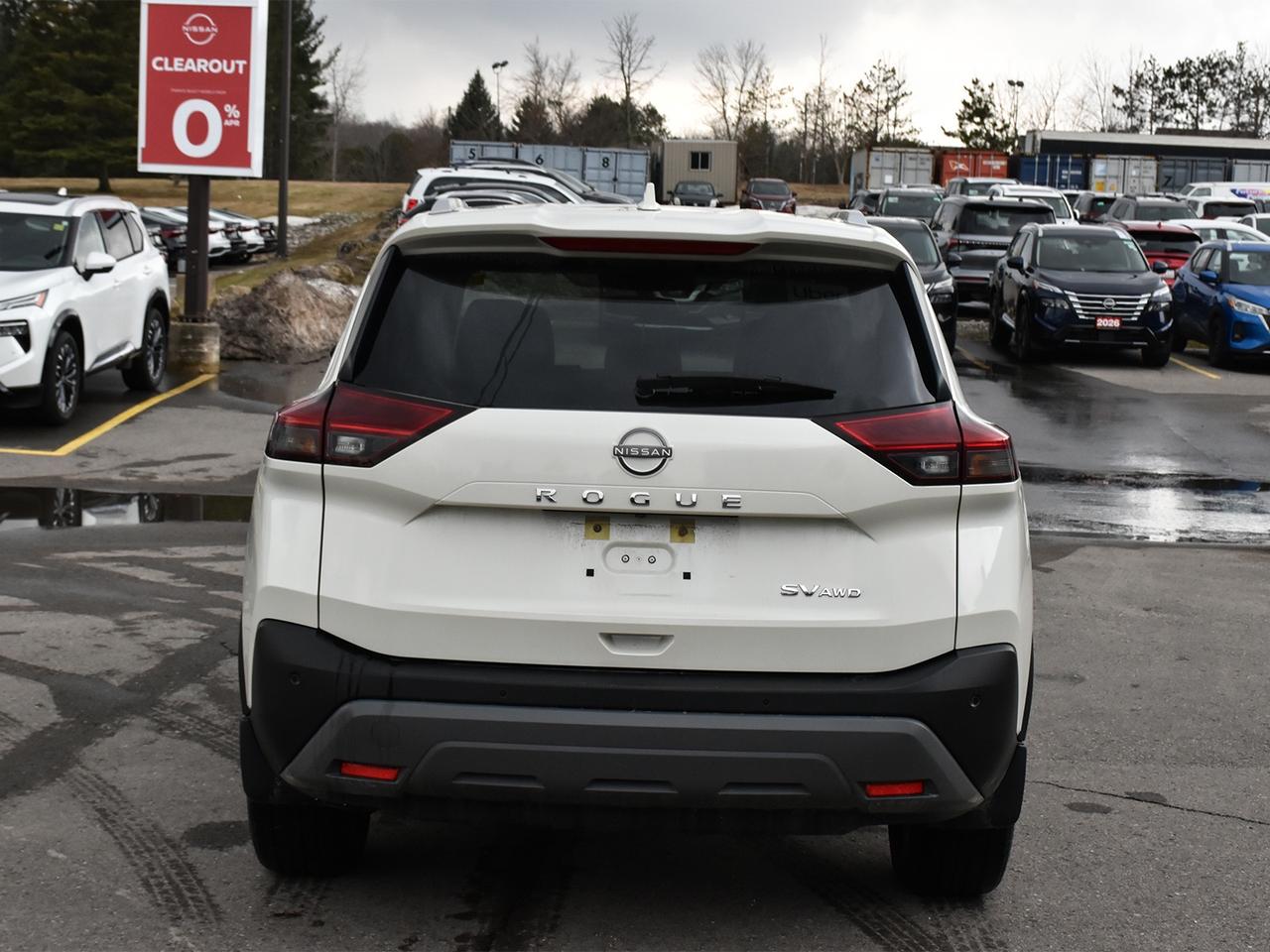 2022 Nissan Rogue SV  - Moonroof -  Apple CarPlay Photo4