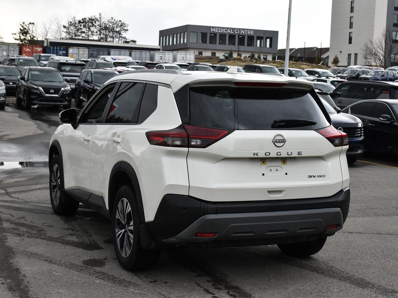 2022 Nissan Rogue SV  - Moonroof -  Apple CarPlay Photo3