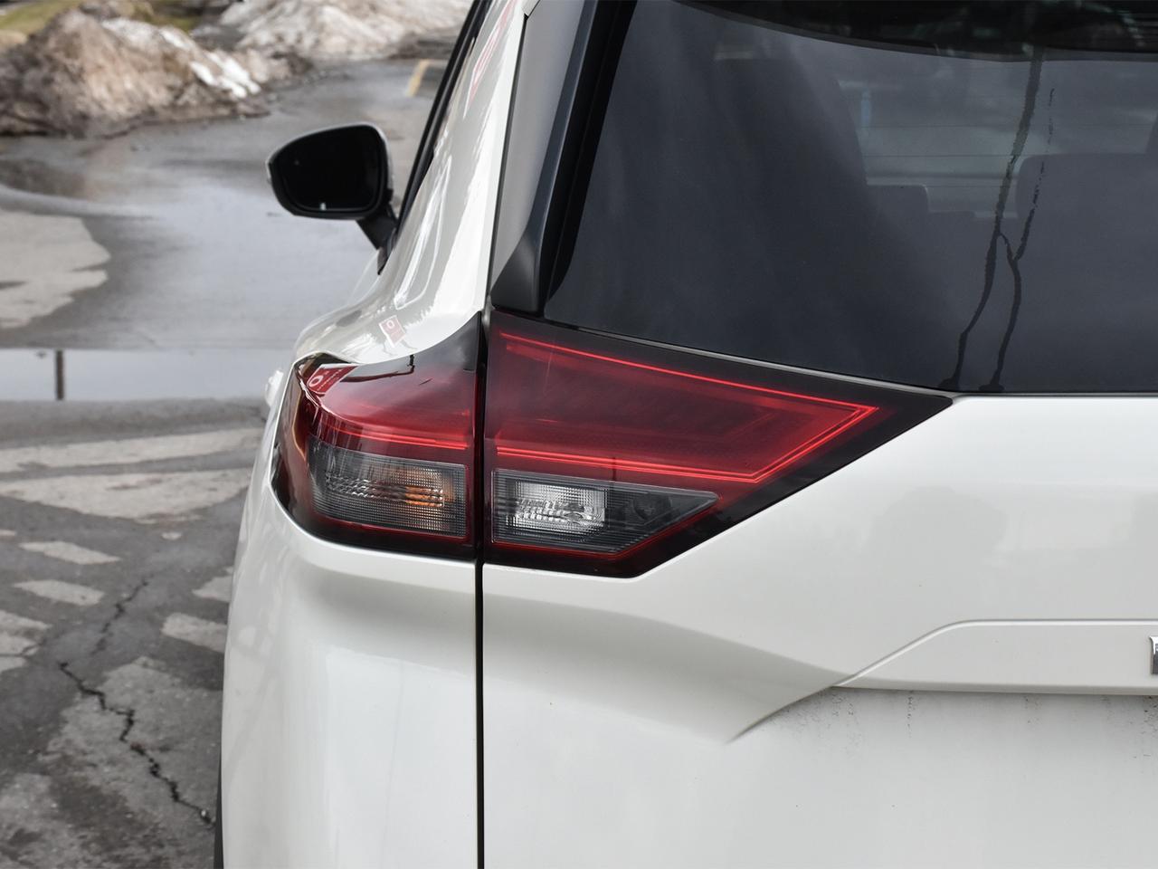 2022 Nissan Rogue SV  - Moonroof -  Apple CarPlay Photo