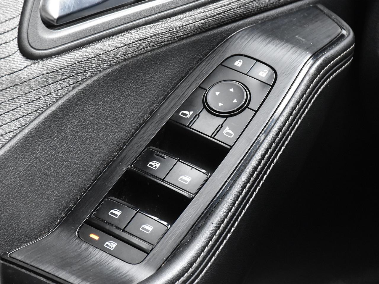 2022 Nissan Rogue SV  - Moonroof -  Apple CarPlay Photo