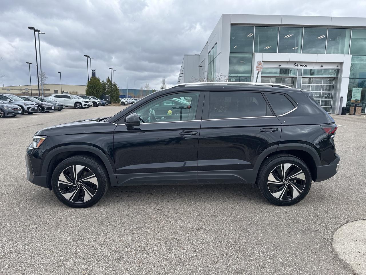 2025 Volkswagen Taos Comfortline 4Motion Photo