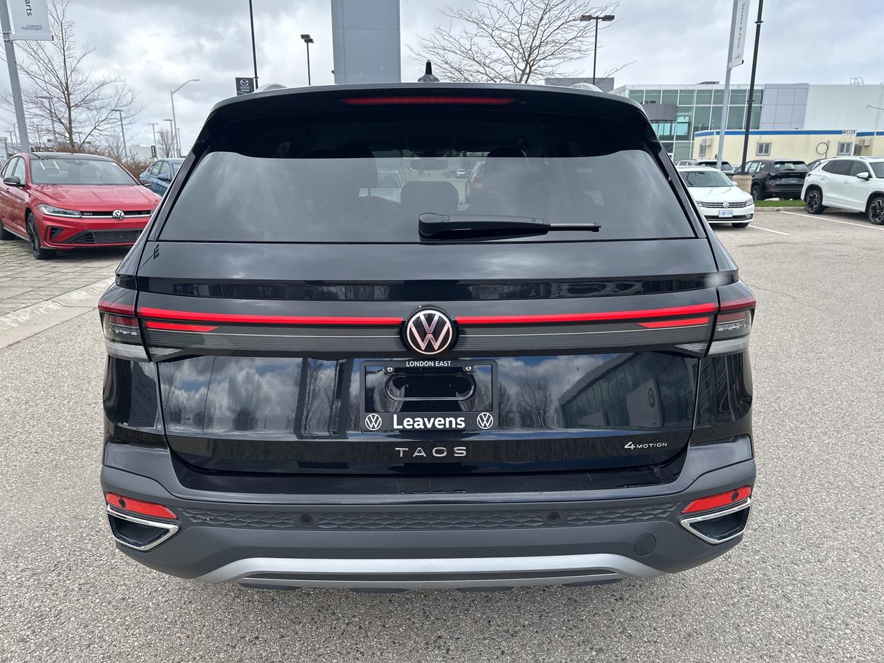 2025 Volkswagen Taos Comfortline 4Motion Photo