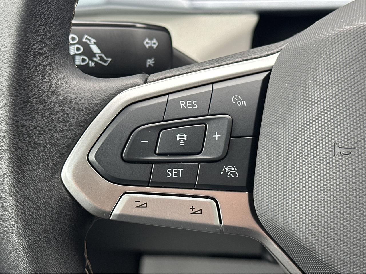 2025 Volkswagen Taos Comfortline 4Motion Photo