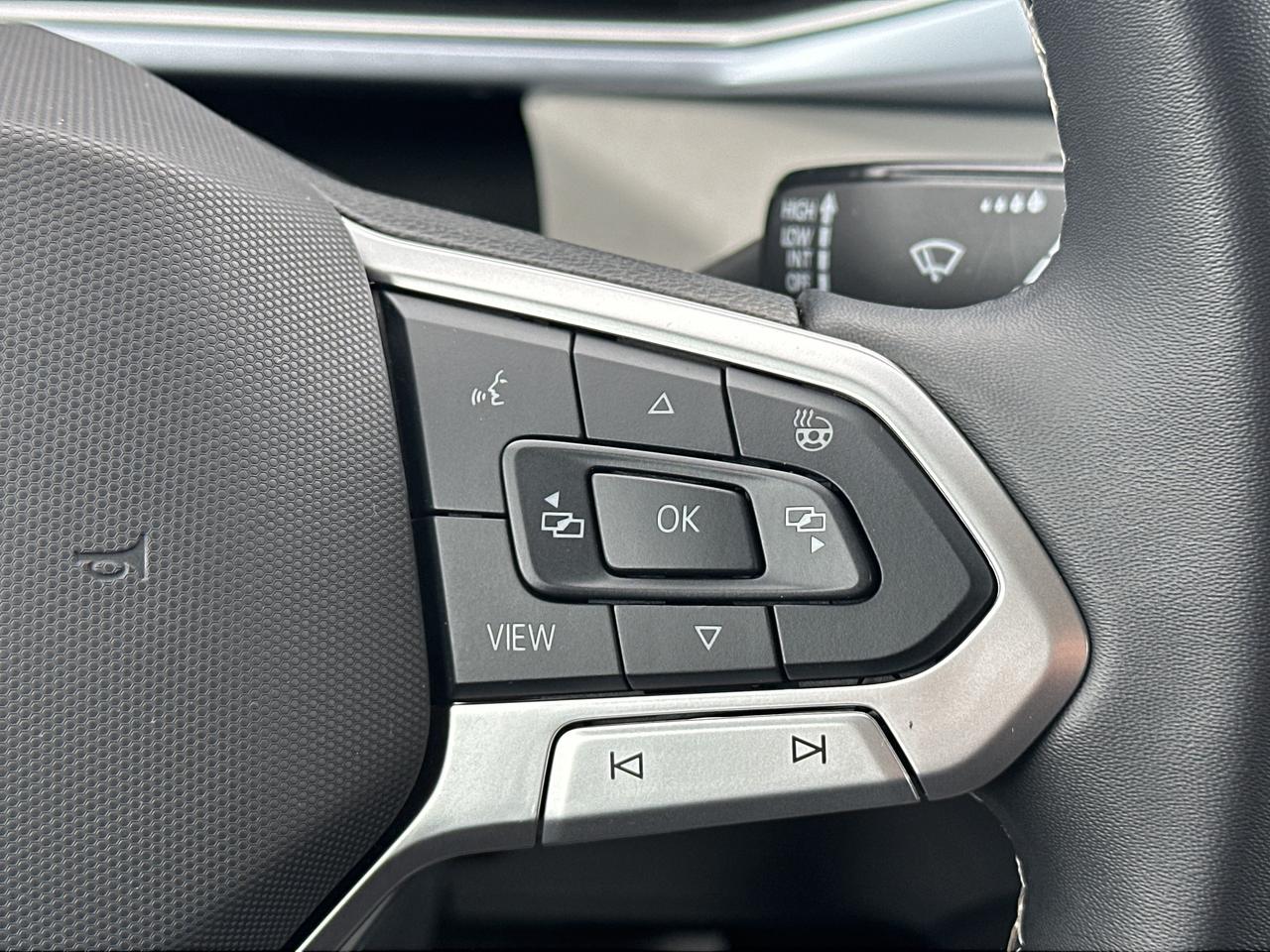 2025 Volkswagen Taos Comfortline 4Motion Photo