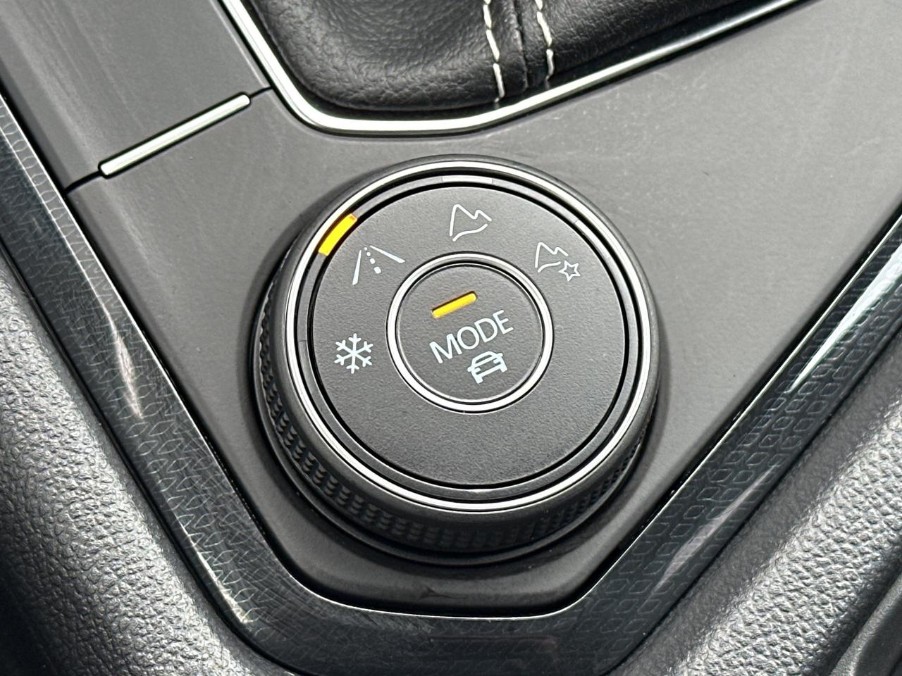 2025 Volkswagen Taos Comfortline 4Motion Photo