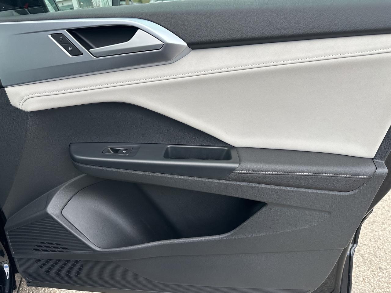 2025 Volkswagen Taos Comfortline 4Motion Photo