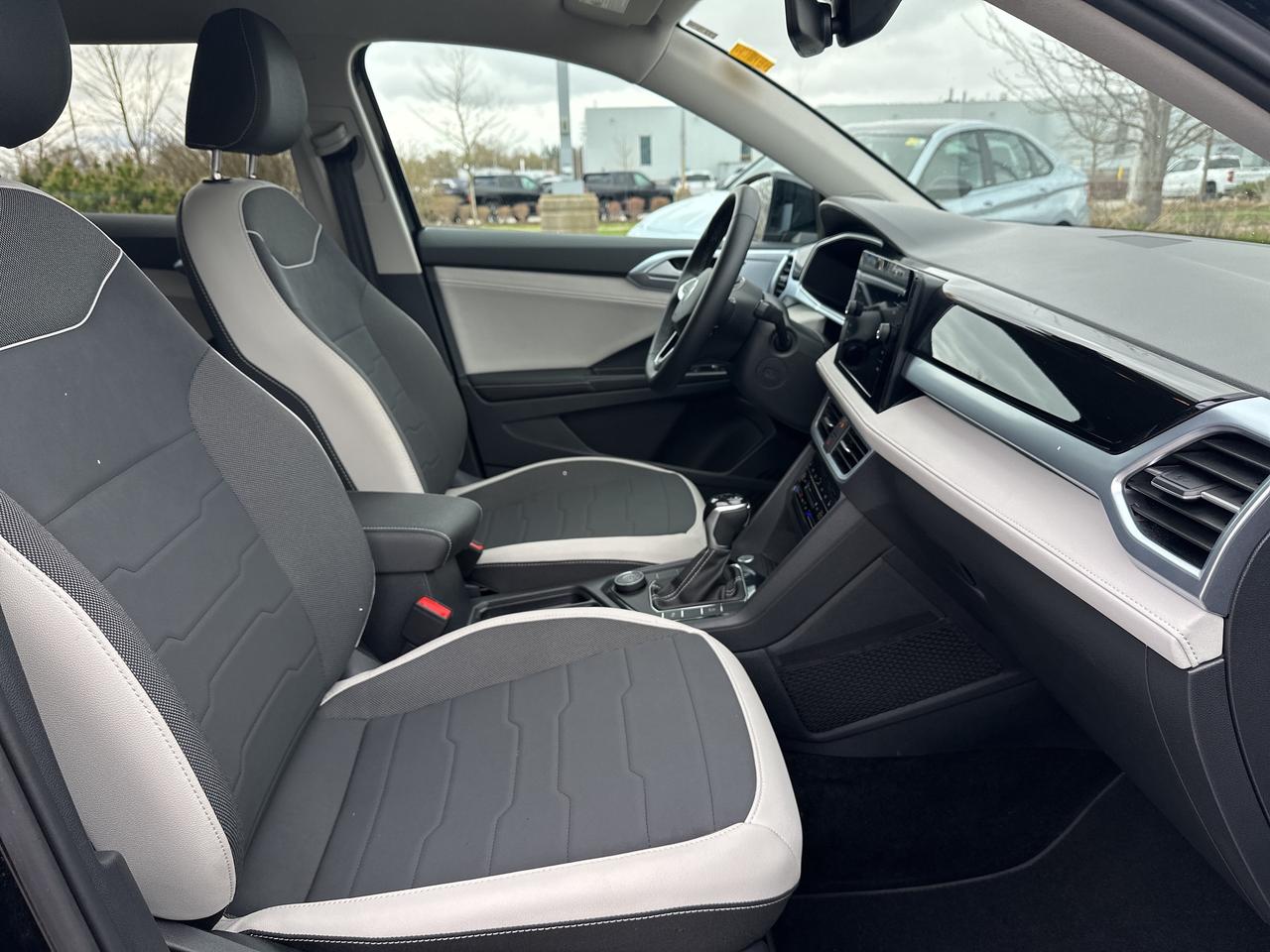 2025 Volkswagen Taos Comfortline 4Motion Photo