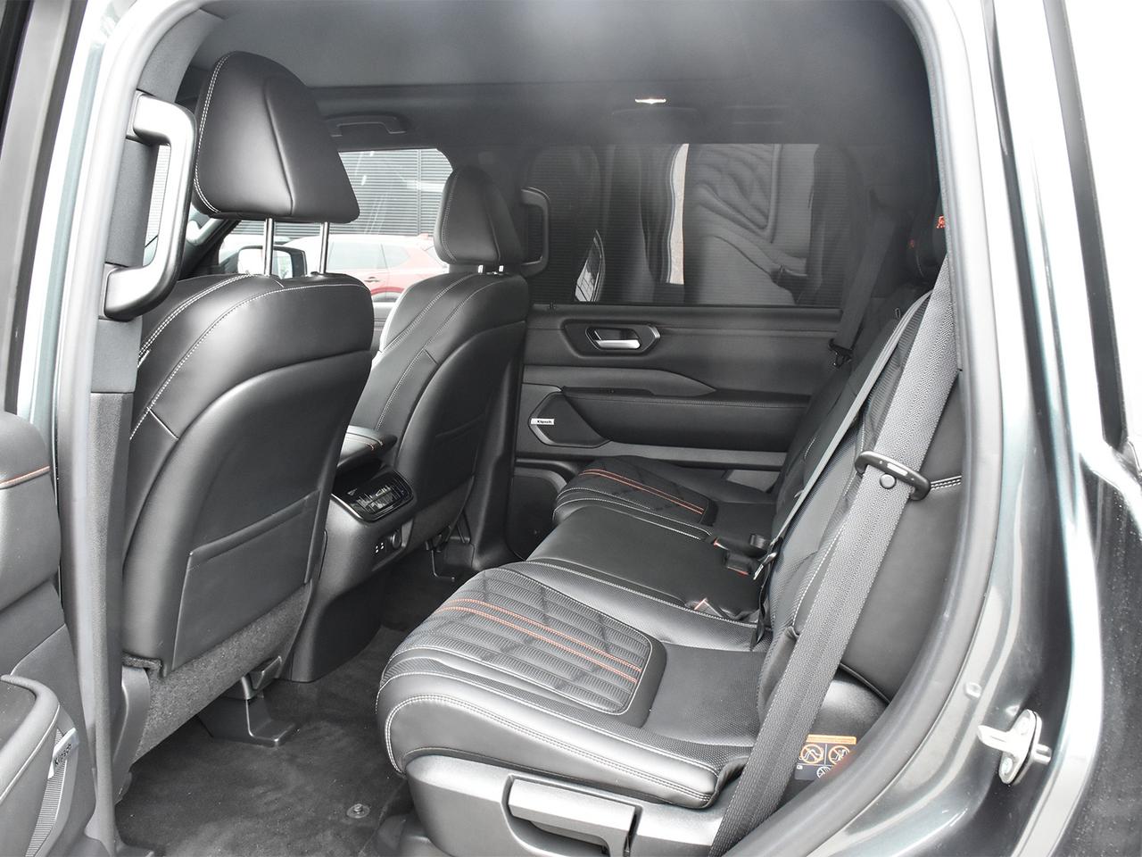 2025 Nissan Armada PRO-4X  - One owner - Certified Photo