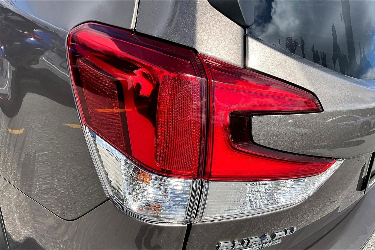 2023 Subaru Forester TOURING AWD   PANO SUNROOF   HEATED SEATS/STEER Photo
