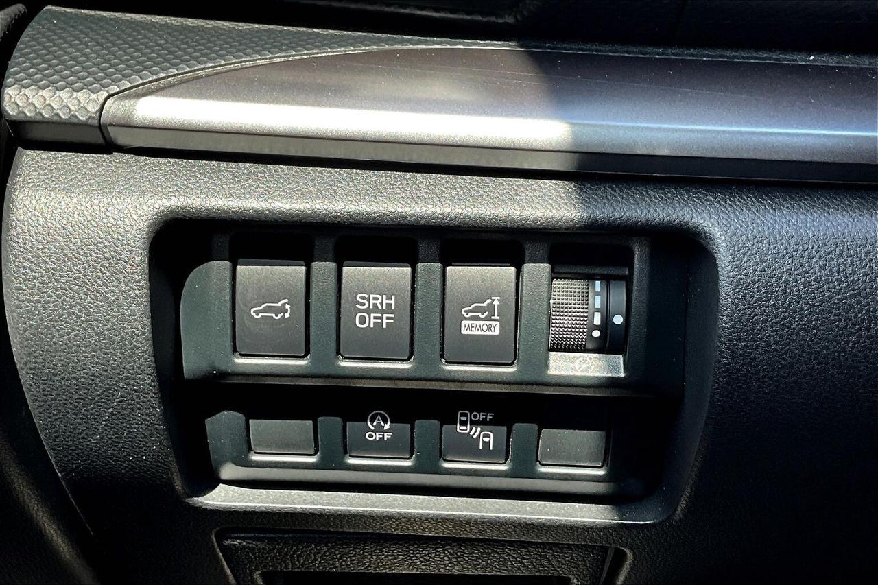 2023 Subaru Forester TOURING AWD   PANO SUNROOF   HEATED SEATS/STEER Photo