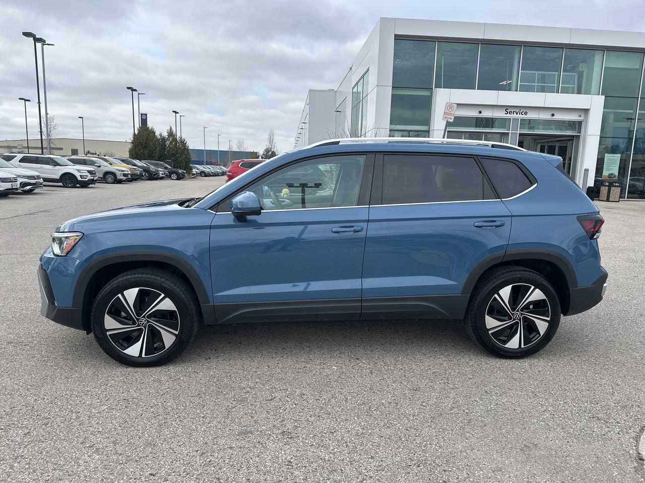 2025 Volkswagen Taos Comfortline 4Motion Photo