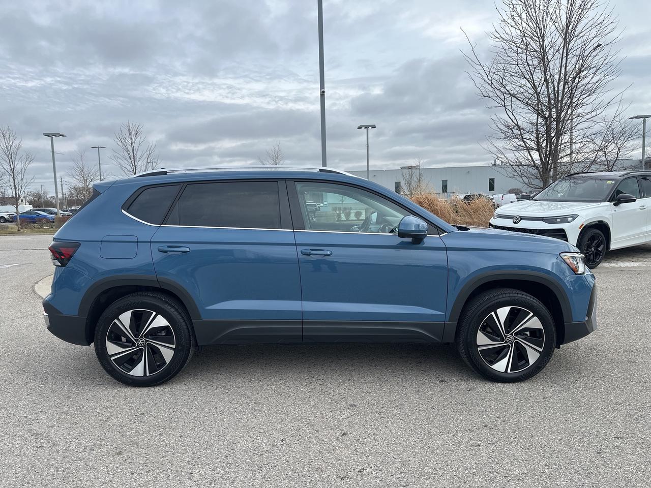 2025 Volkswagen Taos Comfortline 4Motion Photo4