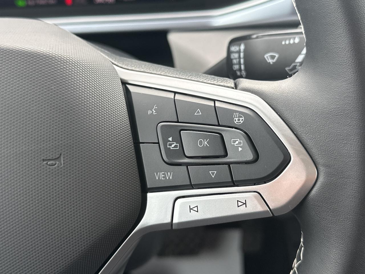 2025 Volkswagen Taos Comfortline 4Motion Photo