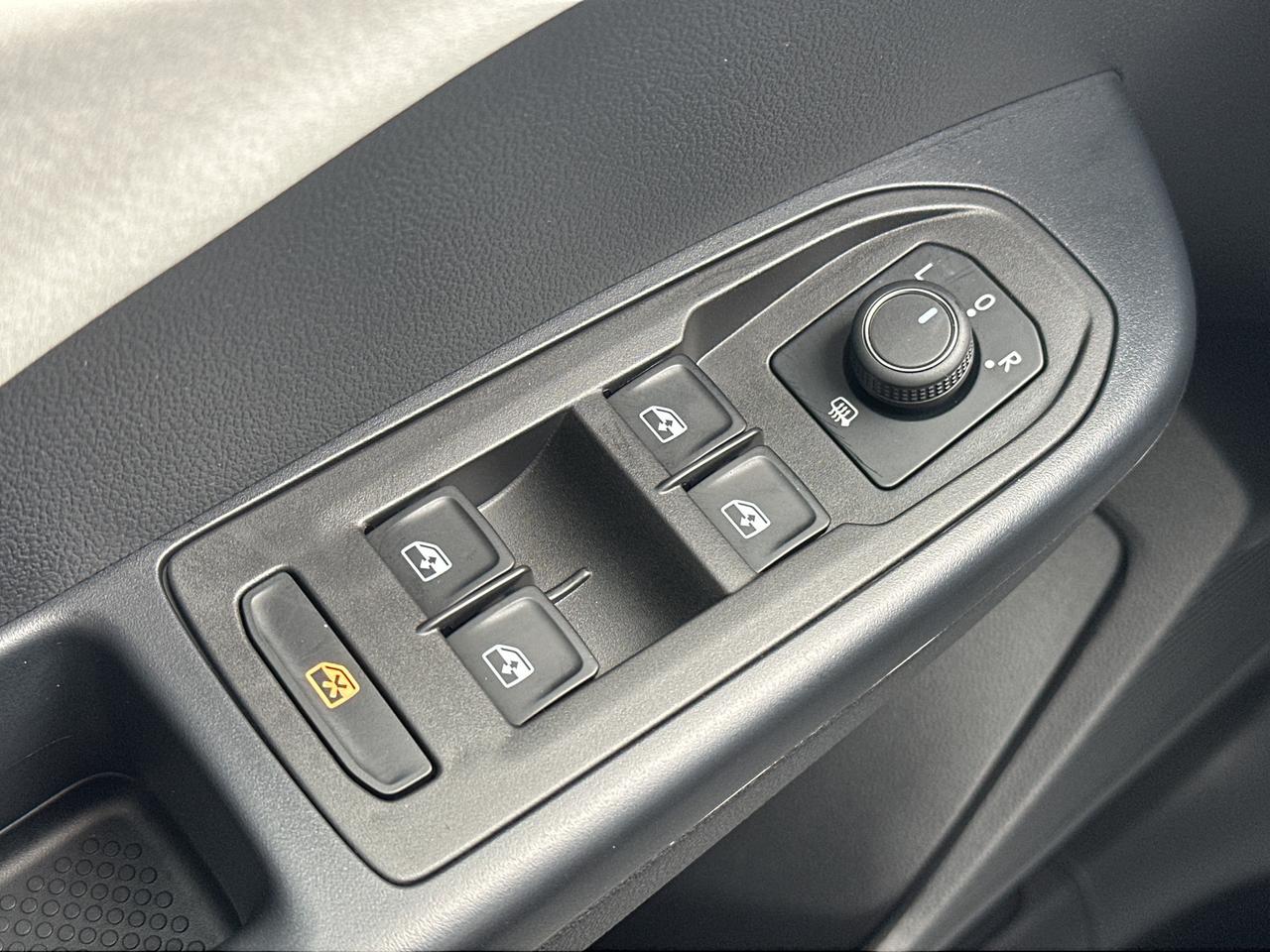 2025 Volkswagen Taos Comfortline 4Motion Photo