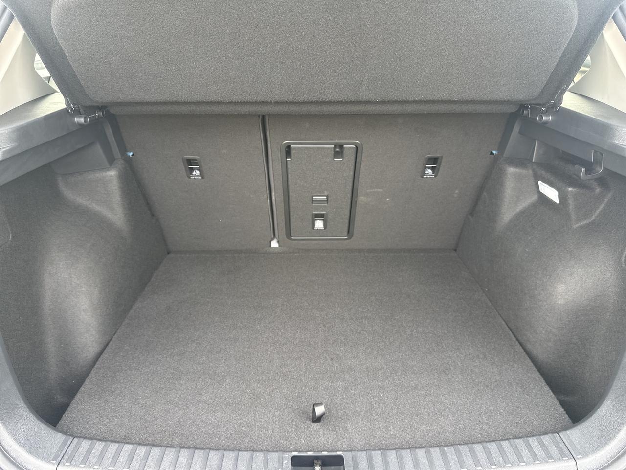 2025 Volkswagen Taos Comfortline 4Motion Photo