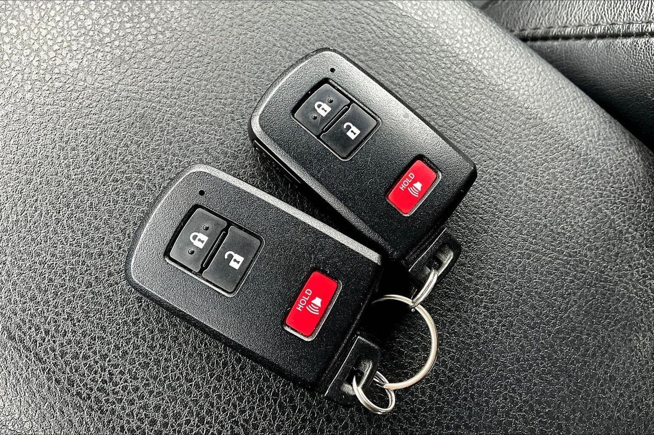 2023 Toyota Tacoma TRD OFF-ROAD 4X4   PREMIUM PACKAGE   LEATHER   NAV Photo