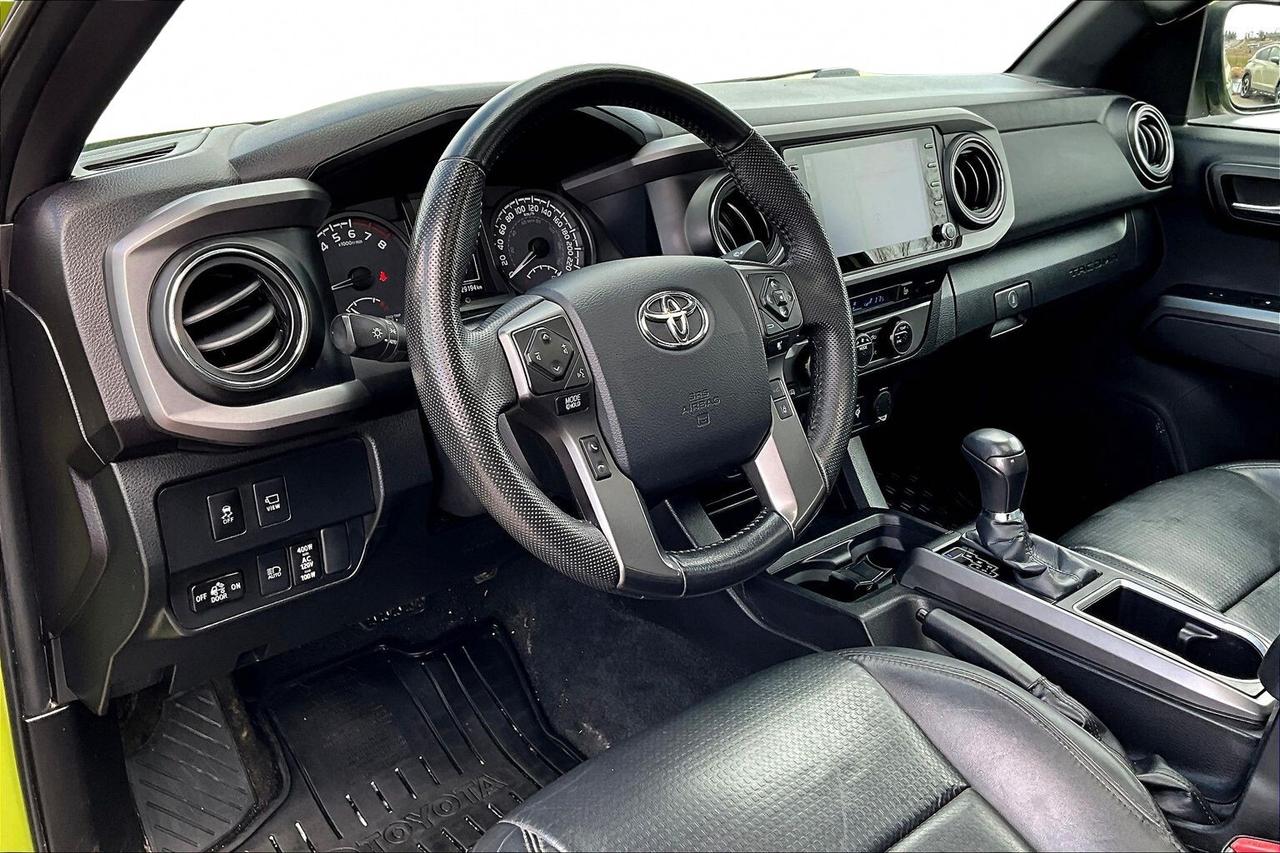 2023 Toyota Tacoma TRD OFF-ROAD 4X4   PREMIUM PACKAGE   LEATHER   NAV Photo