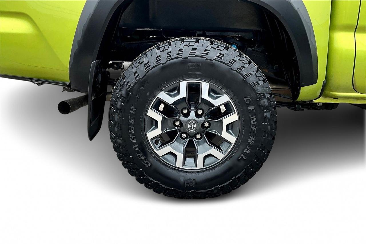 2023 Toyota Tacoma TRD OFF-ROAD 4X4   PREMIUM PACKAGE   LEATHER   NAV Photo