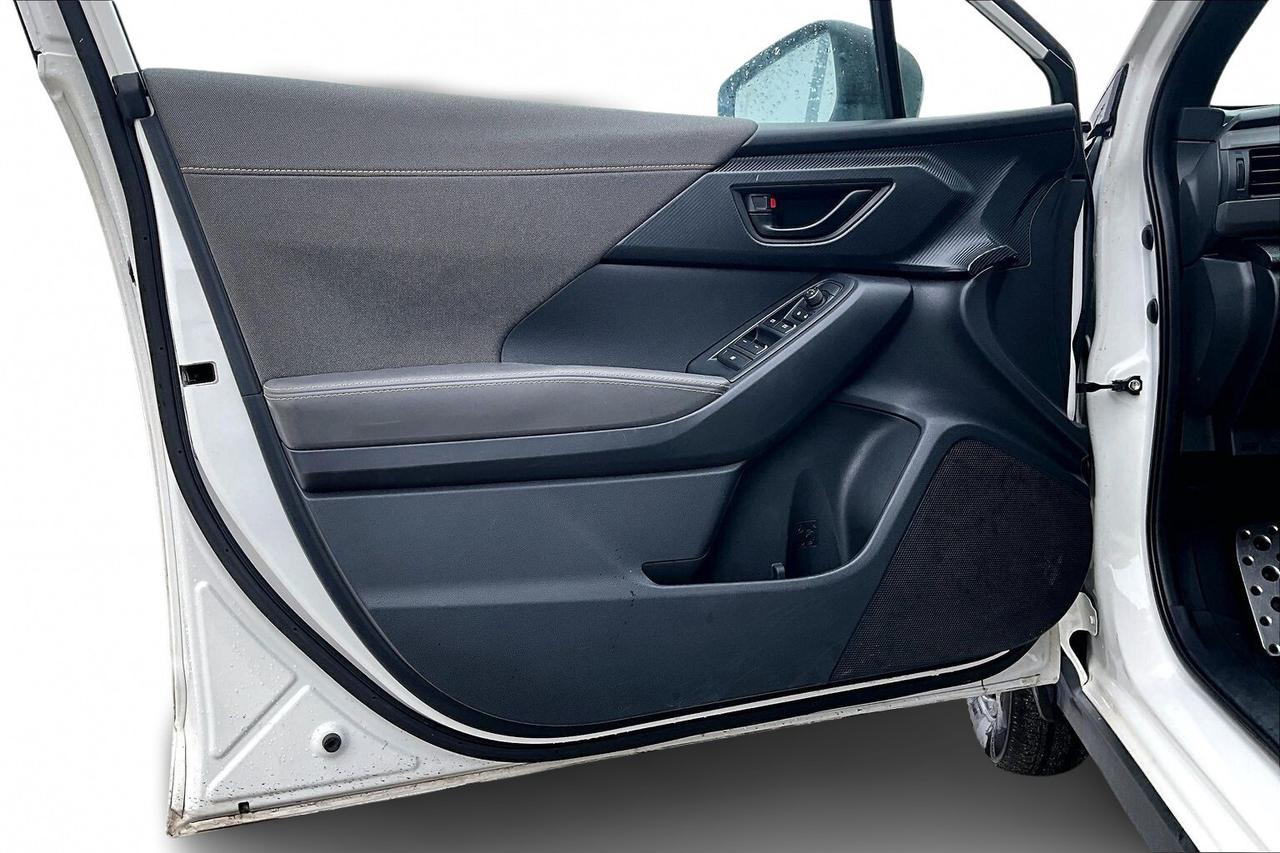 2024 Subaru Crosstrek ONYX AWD   SUNROOF   HEATED SEATS/STEER   EYESIGHT Photo