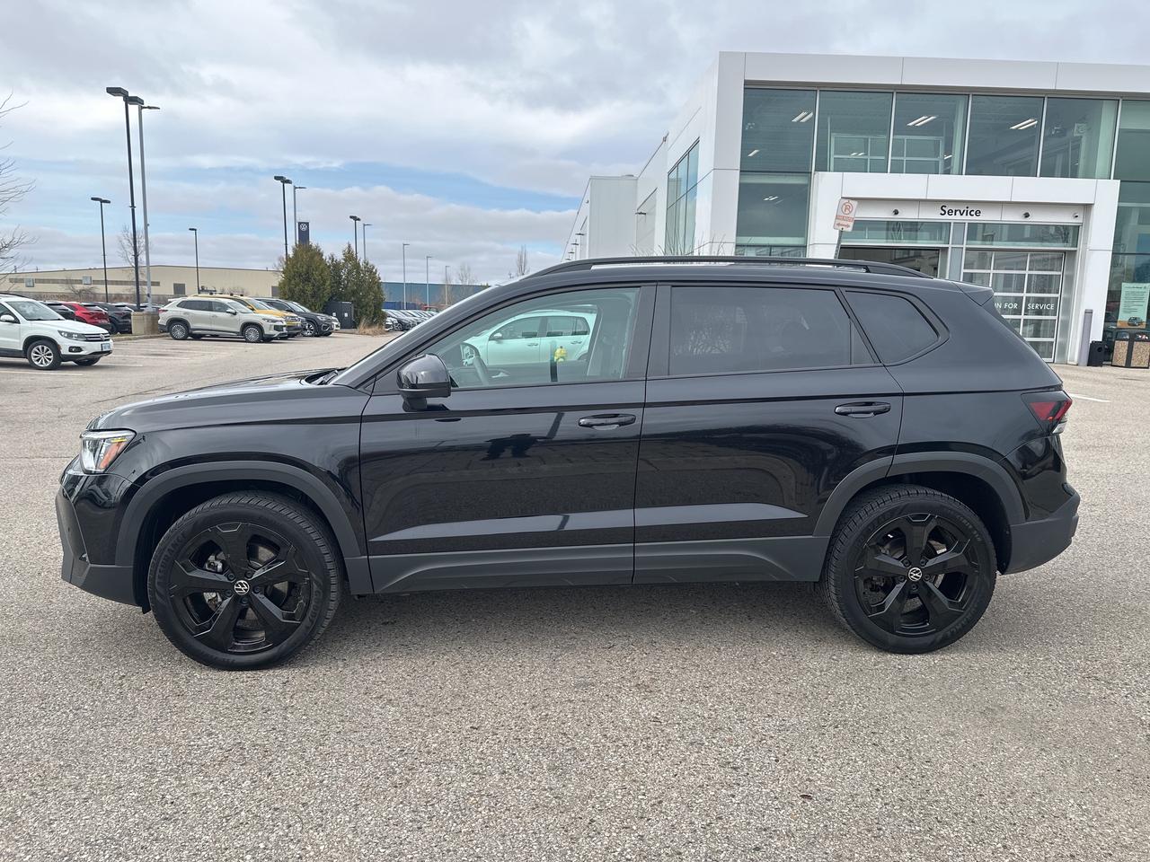 2025 Volkswagen Taos Comfortline Black Edition 4MOTION Photo