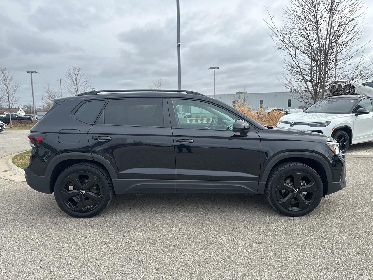 2025 Volkswagen Taos Comfortline Black Edition 4MOTION Photo4