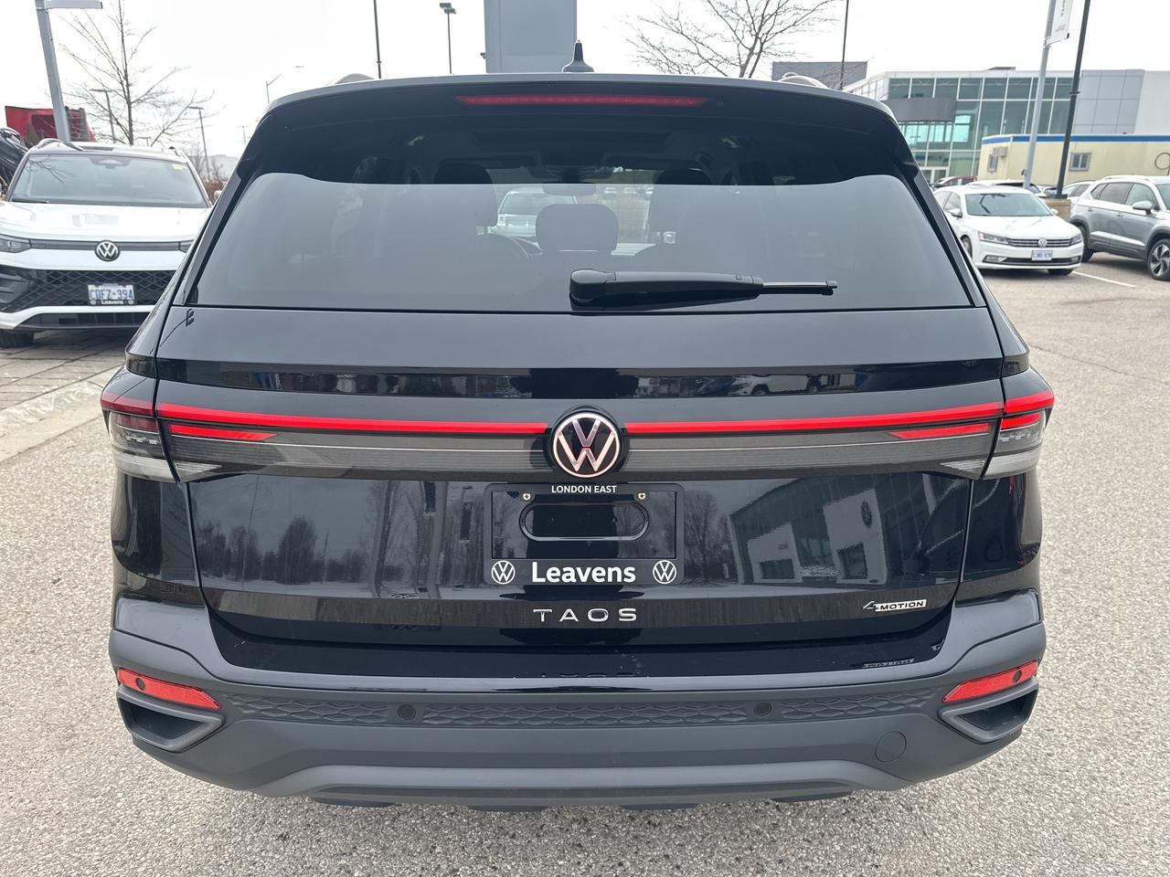 2025 Volkswagen Taos Comfortline Black Edition 4MOTION Photo