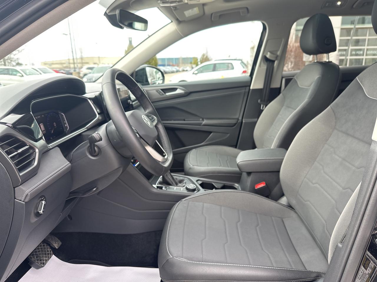 2025 Volkswagen Taos Comfortline Black Edition 4MOTION Photo