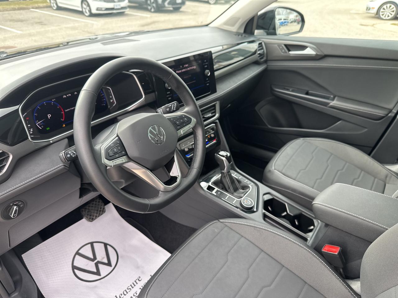 2025 Volkswagen Taos Comfortline Black Edition 4MOTION Photo