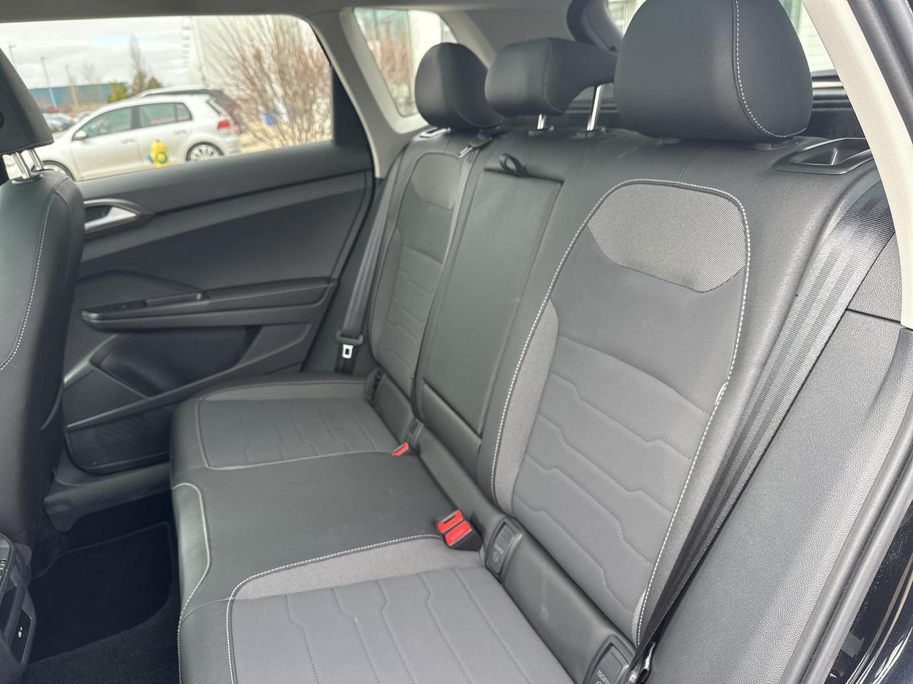 2025 Volkswagen Taos Comfortline Black Edition 4MOTION Photo