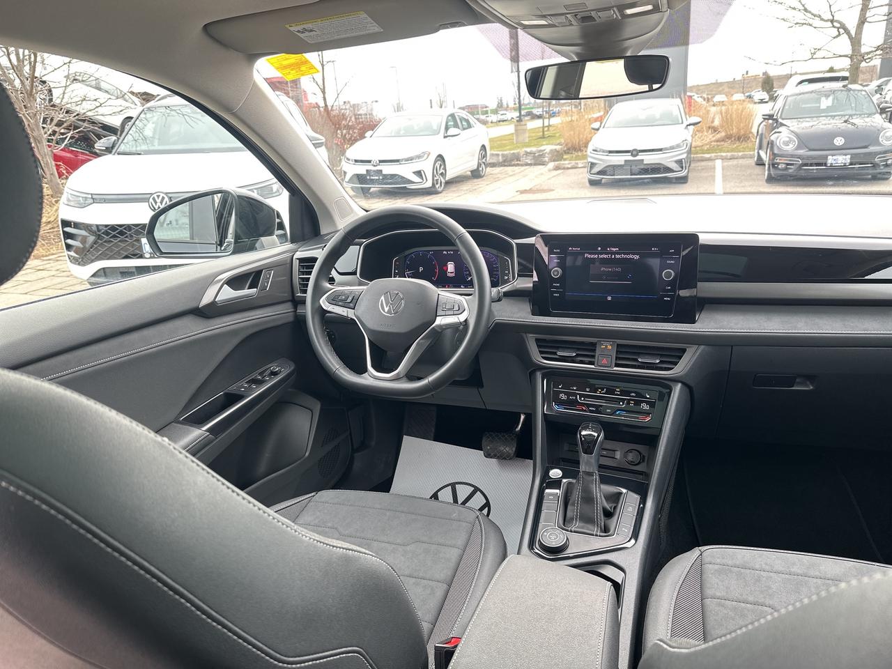 2025 Volkswagen Taos Comfortline Black Edition 4MOTION Photo