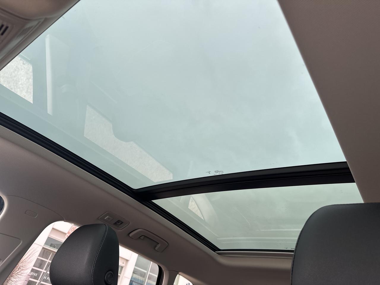 2025 Volkswagen Taos Comfortline Black Edition 4MOTION Photo