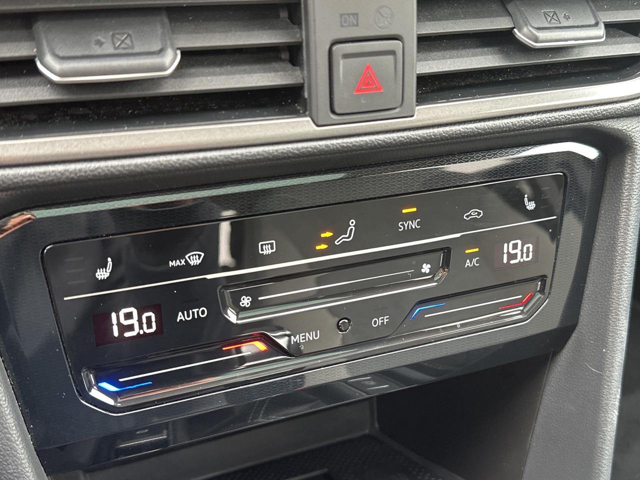 2025 Volkswagen Taos Comfortline Black Edition 4MOTION Photo