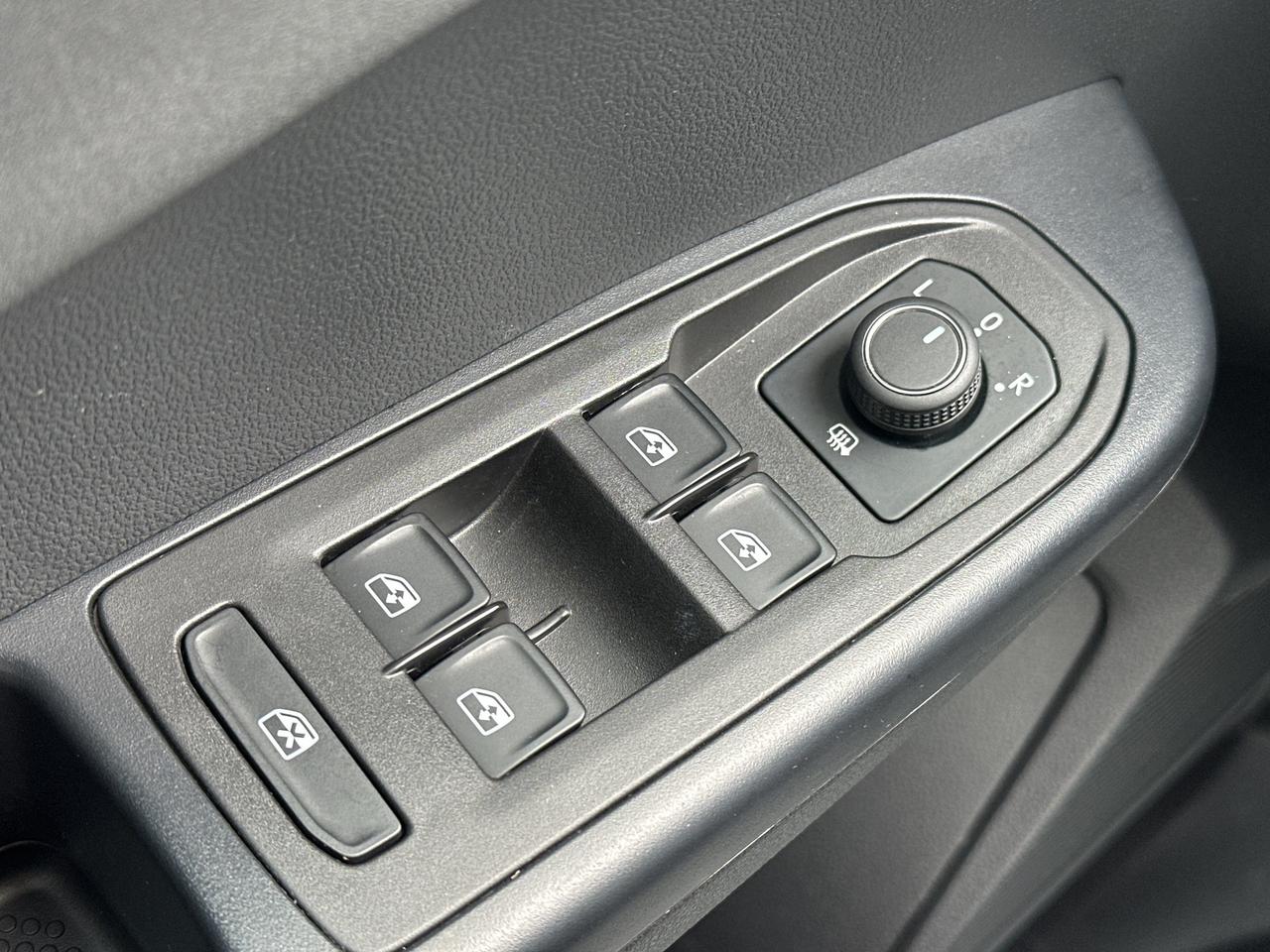 2025 Volkswagen Taos Comfortline Black Edition 4MOTION Photo