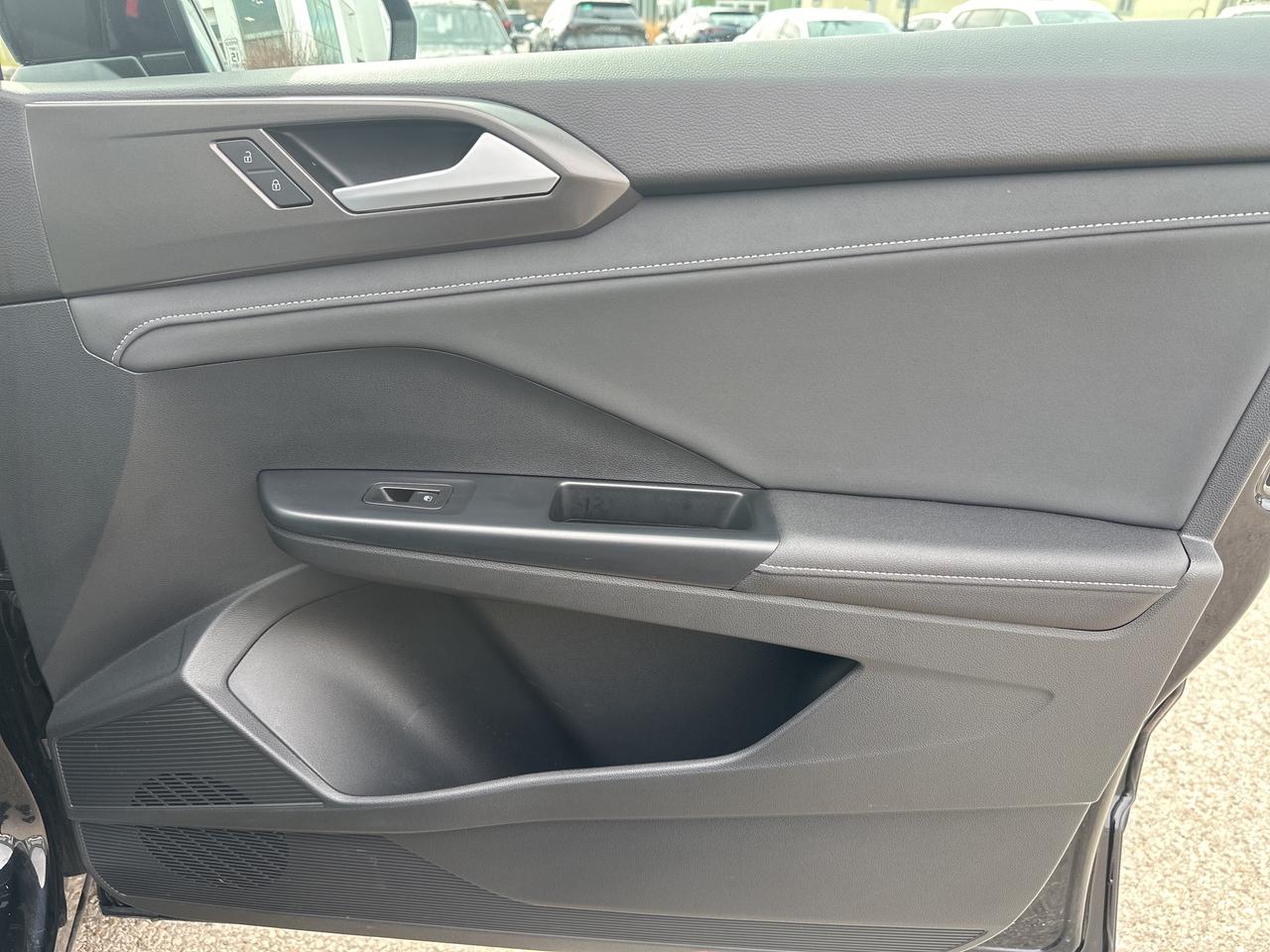2025 Volkswagen Taos Comfortline Black Edition 4MOTION Photo