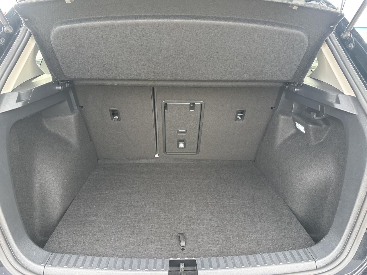 2025 Volkswagen Taos Comfortline Black Edition 4MOTION Photo