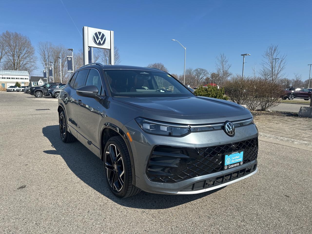 2026 Volkswagen Tiguan Highline Turbo R-Line 4MOTION Photo3