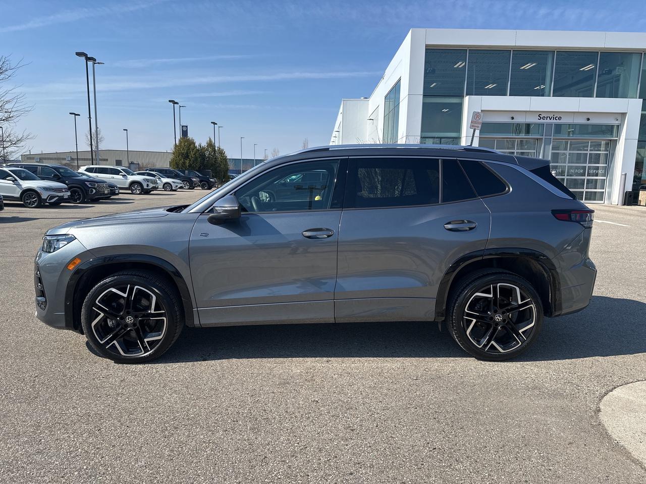 2026 Volkswagen Tiguan Highline Turbo R-Line 4MOTION Photo