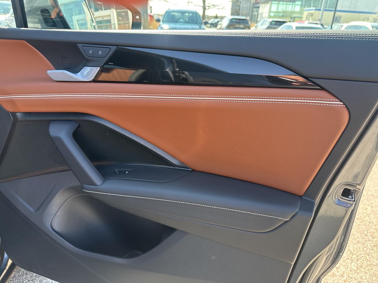 2026 Volkswagen Tiguan Highline Turbo R-Line 4MOTION Photo